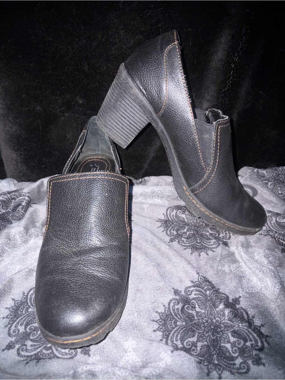 Universal Thread Black Leather Block Heel Mule with Contrast Stitching